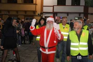 Papá Noel irrumpe en Lomo Magullo en un 4x4/FJS Fotografía.